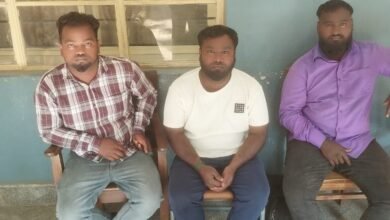 ಚಿತ್ರದಲ್ಲಿ ಎಡದಿಂದ ಶಿಕ್ಷೆಗೊಳಗಾದ ಸಂತೋಷ್‌, ಶರತ್‌ ಹಾಗೂ ಪ್ರಶಾಂತ್‌ ಎಂ.