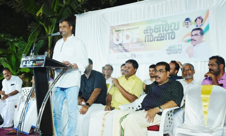 ಕೇರಳದ ಪೊನ್ನಣಿ ವಿಧಾನಸಭೆ ಕ್ಷೇತ್ರದಲ್ಲಿ ಕಾಂಗ್ರೆಸ್‌ ಪಕ್ಷದ ಪರ ಪ್ರಚಾರ ಸಭೆಯನ್ನುದ್ದೇಶಿಸಿ ಮಾತನಾಡುತ್ತಿರುವ ಎಐಸಿಸಿ ಮುಖಂಡ ಶಾಕೀರ್‌ ಸನದಿ